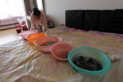永康楼上漏水，住户失联，小区没物管，业主维权难！律师来支招……